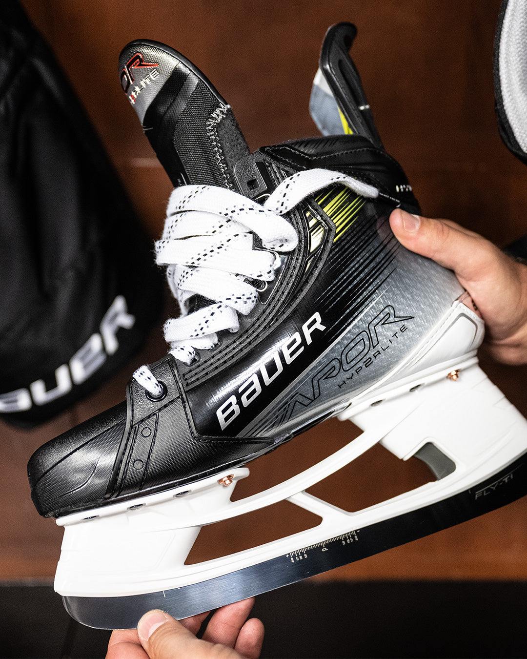 Bauer Vapor Hyperlite2 Skates with advanced Powerfly holder and Hyperflex technology.