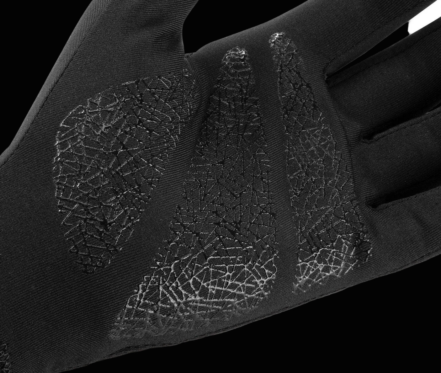 Edea E-Gloves Pro with non-slip palm design and touch fingertips.
