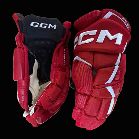CCM Hockey Gloves Jetspeed FT6 Pro with AER-TEC thermoregulation technology.