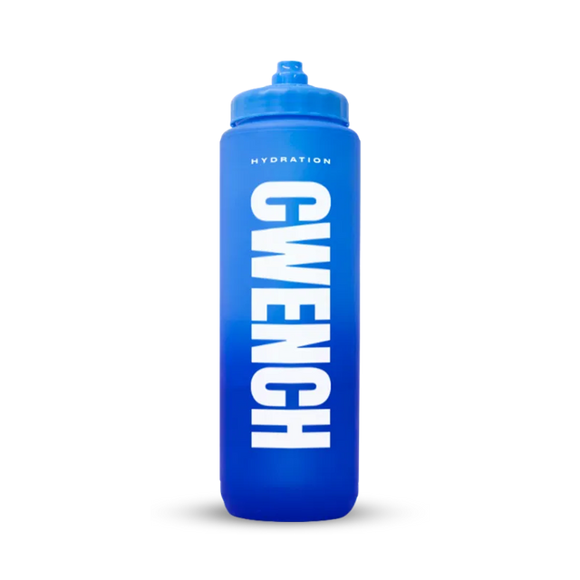 Blue CWENCH Team Bottle 800ml with logo for hydration and team spirit.