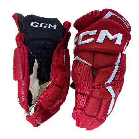 CCM Hockey Gloves Jetspeed FT6 Pro with AER-TEC thermoregulation technology.